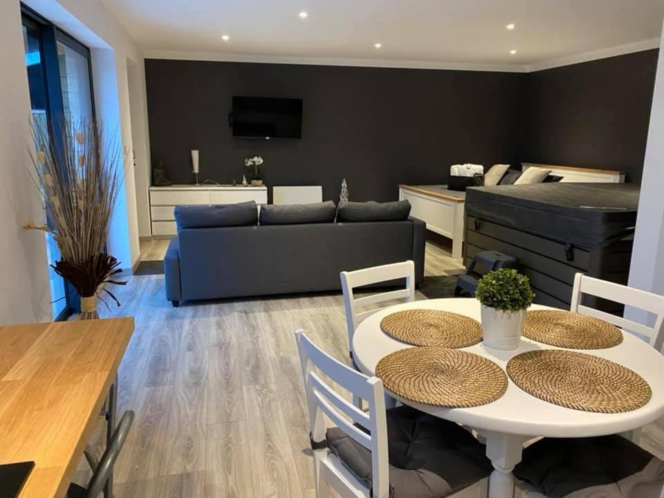 Le Clos De La Madelaine Montreuil  Esterno foto